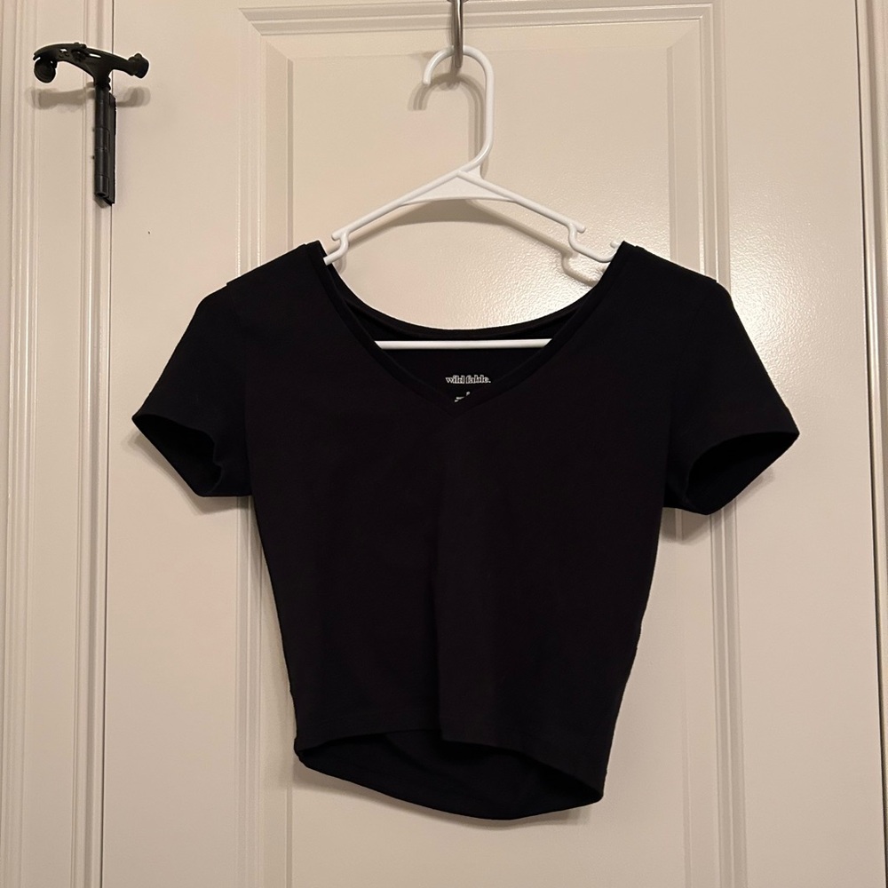 Cropped black top